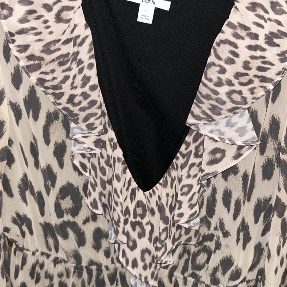 Ruffle trim leopard baby doll dress - Picture 2 of 5